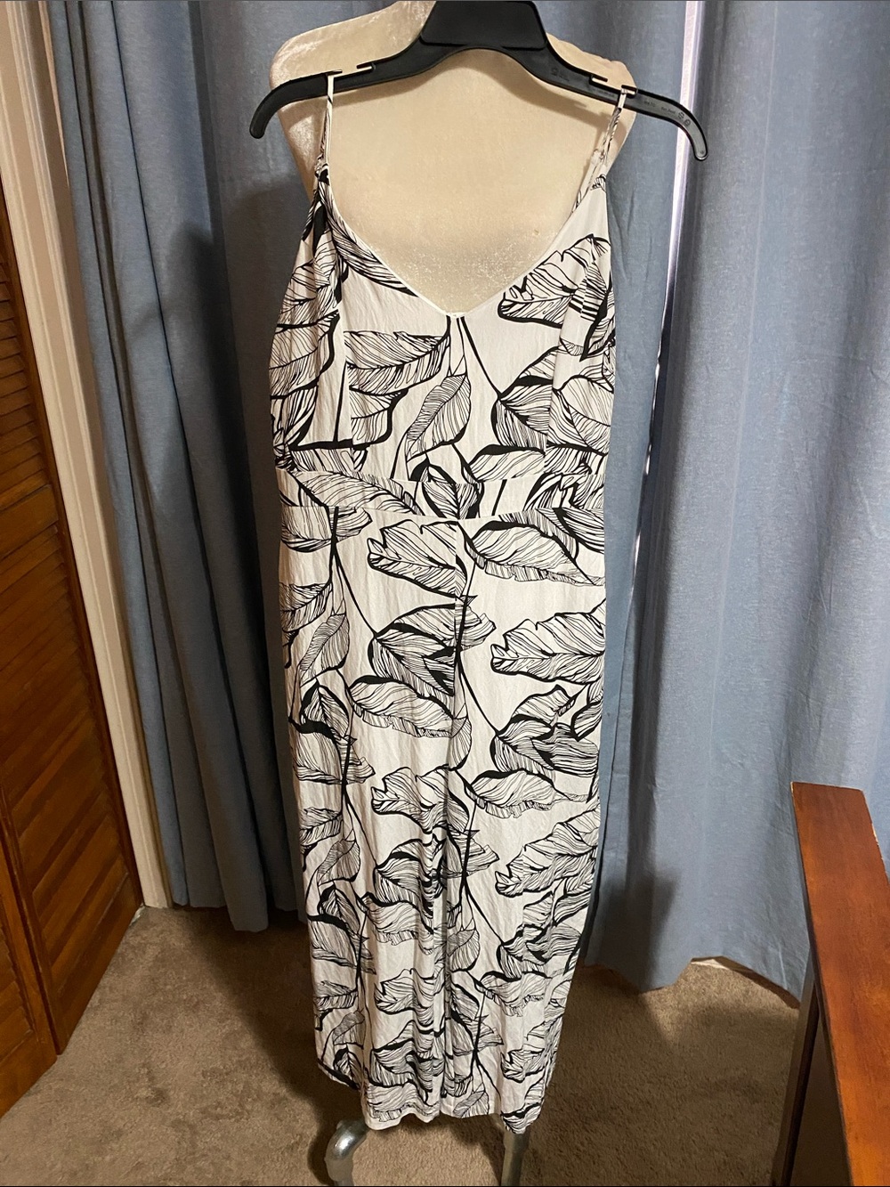 Black & White Leaf-Print Maxi Jumper type, with slits on each side.
